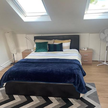 Beautiful Loft With En-Suit In A Family House, London Exterior photo